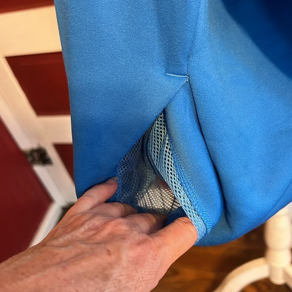 The North Face Blue Sweater Classic Style Pockets. XL